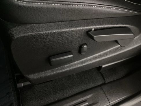 Used 2019 GMC Canyon SLT w/ Driver Alert Package image 16