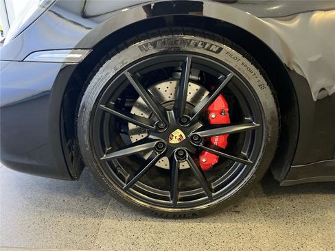 Certified 2024 Porsche 911 image 11