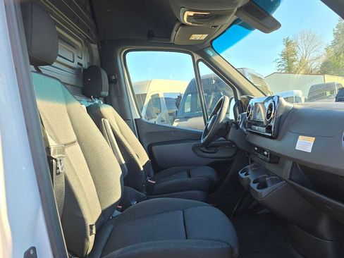 Used 2025 Mercedes-Benz Sprinter 2500 image 11