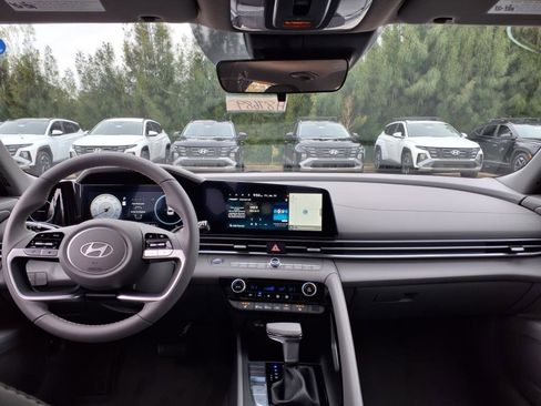 New 2025 Hyundai Elantra SEL image 14