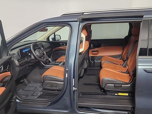 Used 2024 Kia Carnival SX image 15