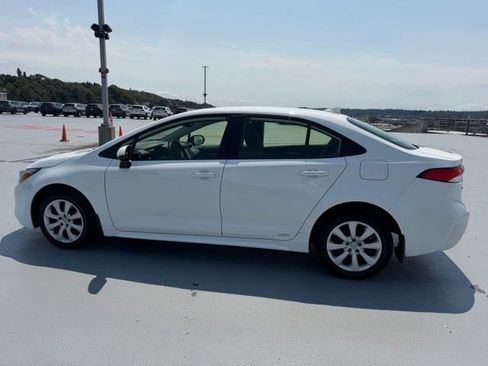 Used 2024 Toyota Corolla LE AWD/4WD image 6