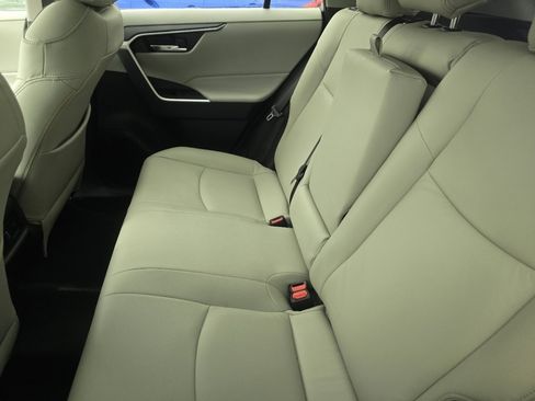 Certified 2020 Toyota RAV4 XLE w/ Convenience Package FWD image 21