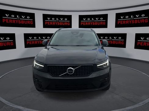 Used 2023 Volvo XC40 B5 Plus w/ Driver Assist Package AWD/4WD image 3