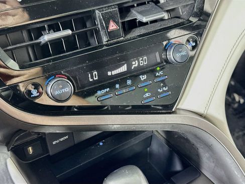 Used 2022 Toyota Camry XLE FWD image 26