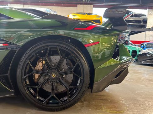 Used 2021 Lamborghini Aventador SVJ AWD/4WD image 17