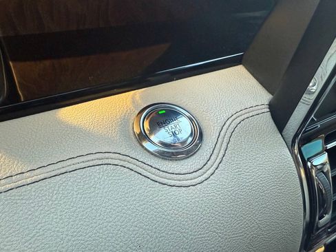 Used 2019 Lincoln Navigator Reserve image 34