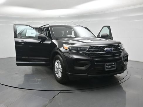 Certified 2022 Ford Explorer XLT RWD image 30