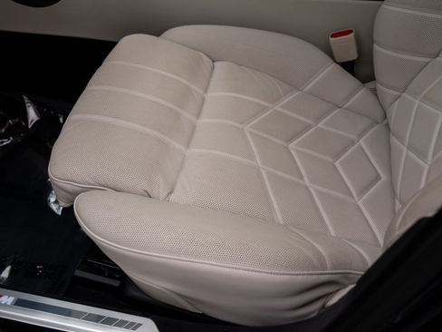 Used 2025 BMW 760i xDrive w/ Executive Package image 15