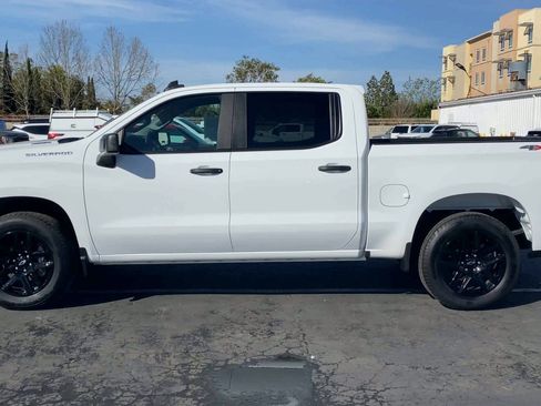 Used 2025 Chevrolet Silverado 1500 Custom image 9