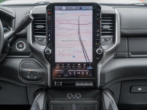 New 2026 RAM 2500 Laramie AWD/4WD image 28