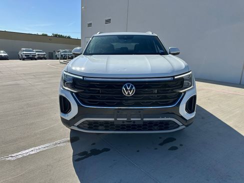 Used 2025 Volkswagen Atlas Cross Sport SE FWD image 2