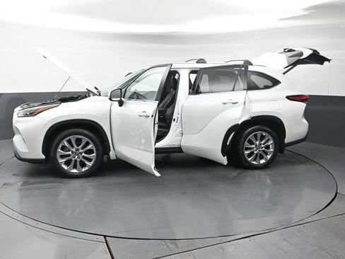 Used 2022 Toyota Highlander Limited AWD/4WD image 52