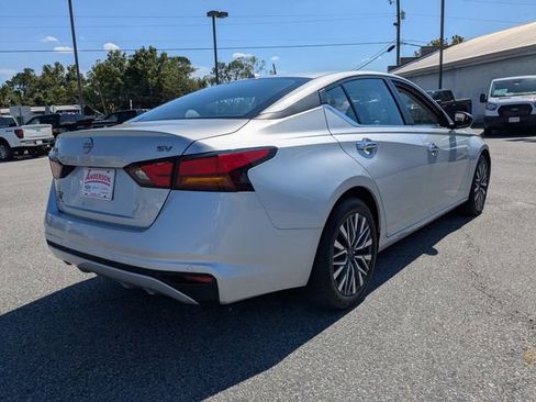 Used 2024 Nissan Altima 2.5 SV image 4
