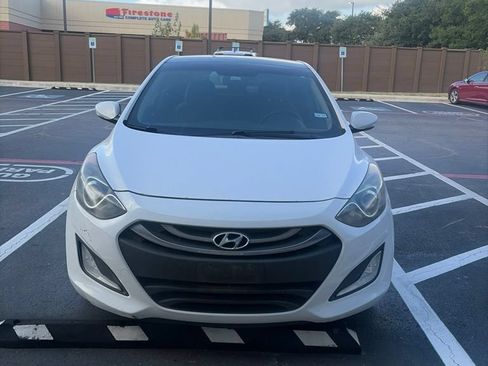 Used 2013 Hyundai Elantra GT w/ Style Pkg FWD image 2