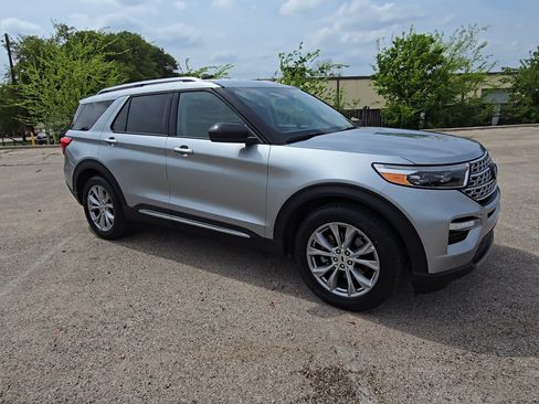 Used 2023 Ford Explorer Limited image 2