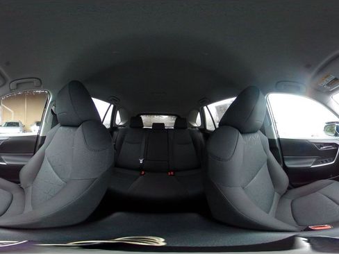 Used 2025 Toyota RAV4 XLE image 42