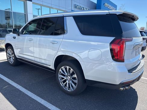 Used 2021 GMC Yukon Denali w/ Denali Premium Package AWD/4WD image 4
