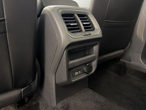 Certified 2024 Volkswagen Tiguan SE R-Line AWD/4WD image 32