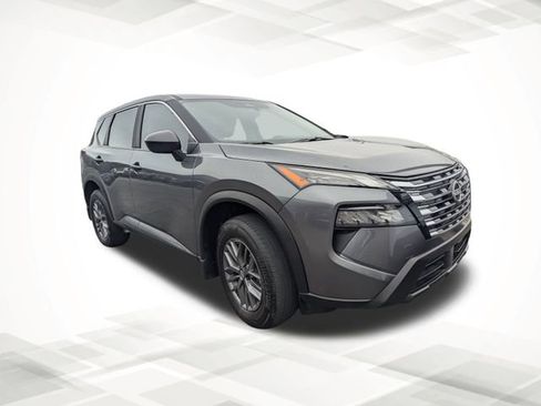 Used 2025 Nissan Rogue S image 2