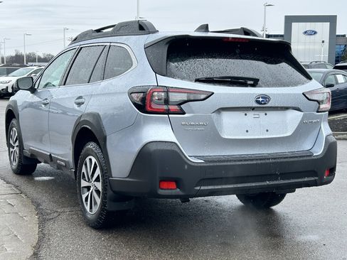 Used 2023 Subaru Outback Premium image 5
