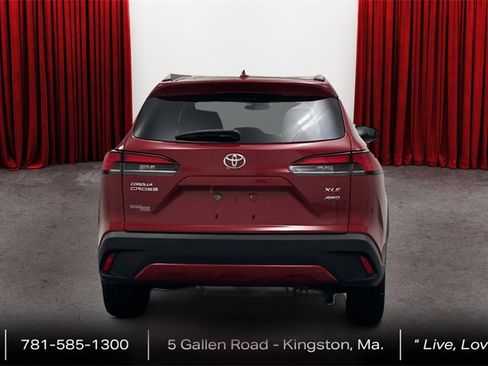 Used 2022 Toyota Corolla Cross XLE image 6