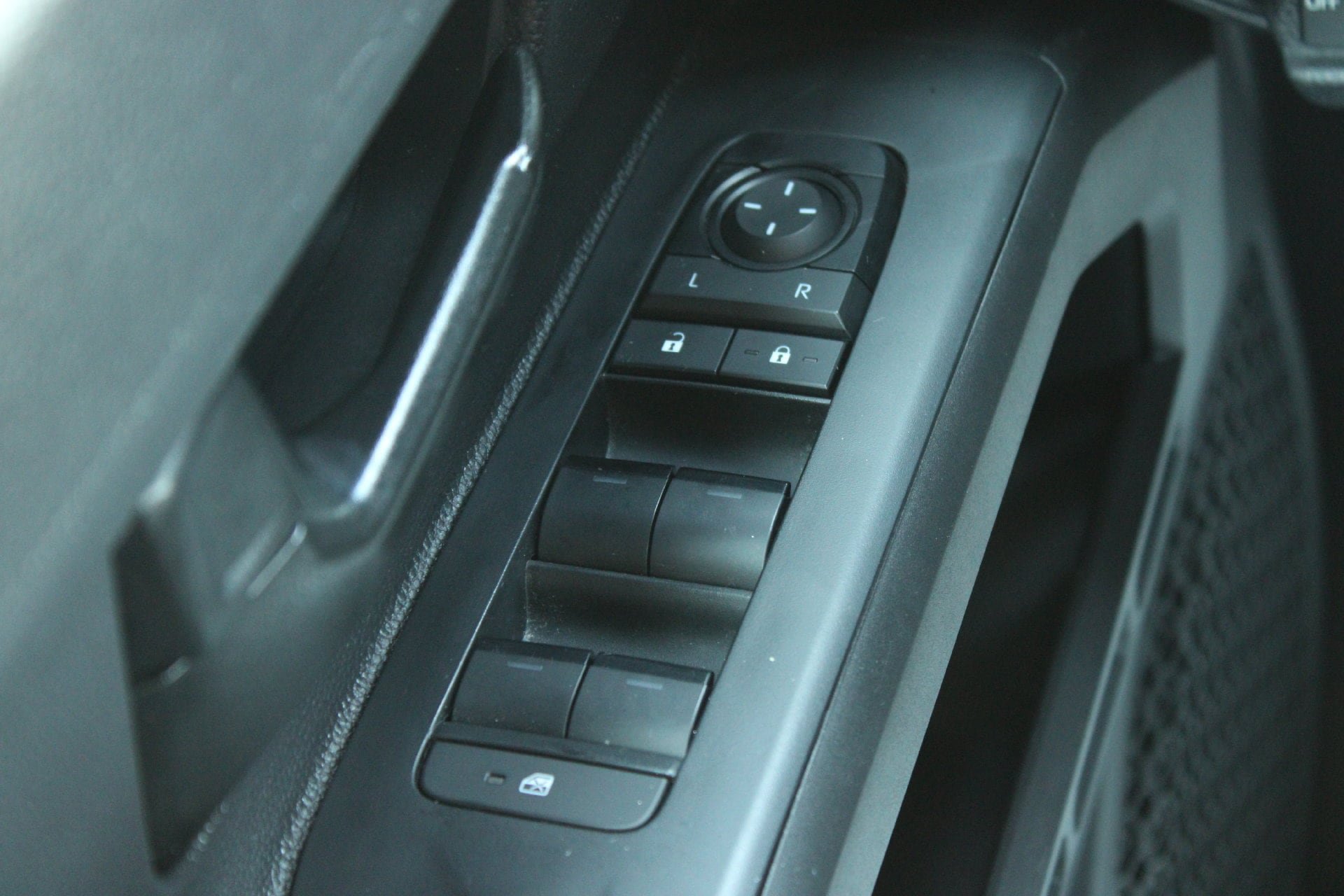 Used 2025 Toyota Tacoma SR5 AWD/4WD image 20