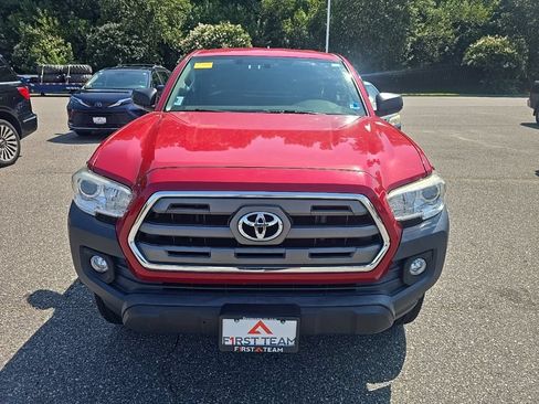 Used 2016 Toyota Tacoma SR AWD/4WD image 2