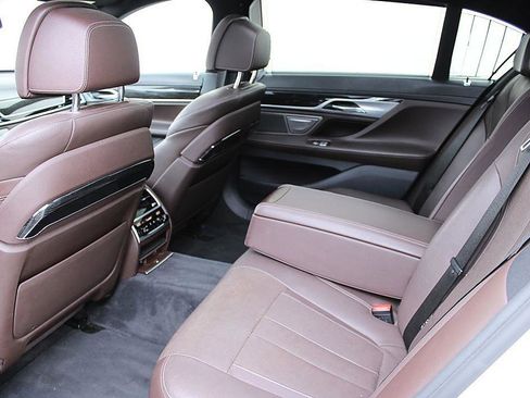 Used 2016 BMW 740i RWD image 17