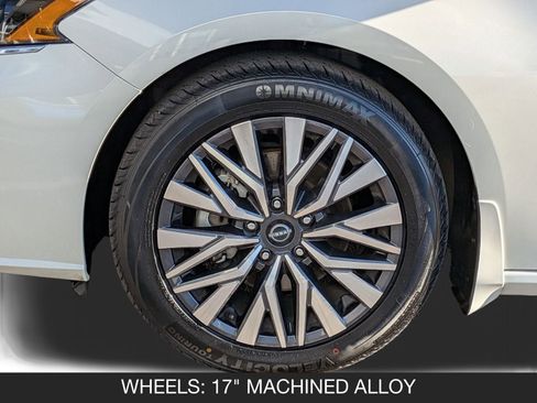 Used 2023 Nissan Altima 2.5 SV w/ SV Premium Package image 12