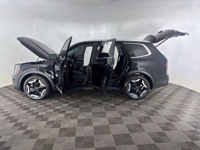 Certified 2024 Kia Telluride EX w/ EX Captain's Chair Package AWD/4WD image 11