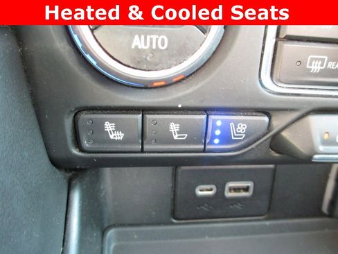 Used 2023 Chevrolet Suburban High Country image 17