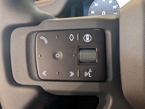 New 2025 Land Rover Defender 110 S image 17