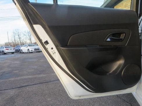 Used 2016 Chevrolet Cruze LT image 36
