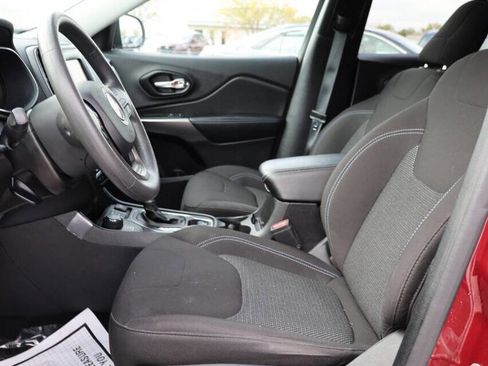 Used 2021 Jeep Cherokee Latitude image 12