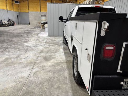 Used 2017 Ford F250 XL w/ Power Equipment Group AWD/4WD image 9