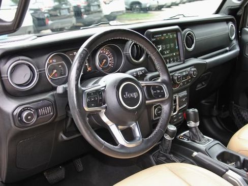 Used 2018 Jeep Wrangler Unlimited Sahara AWD/4WD image 18