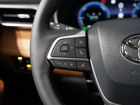 New 2026 Toyota Highlander Platinum image 14