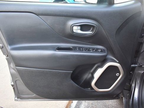 Used 2017 Jeep Renegade Limited image 13