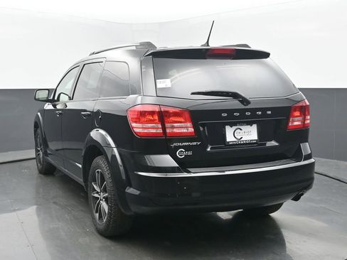 Used 2017 Dodge Journey SE w/ Flexible Seating Group image 4