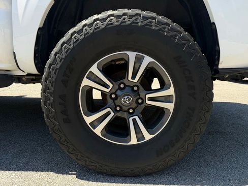 Used 2020 Toyota Tacoma SR5 RWD image 8