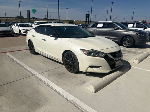 Used 2017 Nissan Maxima SR w/ Midnight Edition FWD image 3