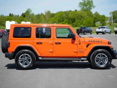 Used 2020 Jeep Wrangler Unlimited Sahara w/ Uconnect 4C Nav & Sound Group AWD/4WD image 4