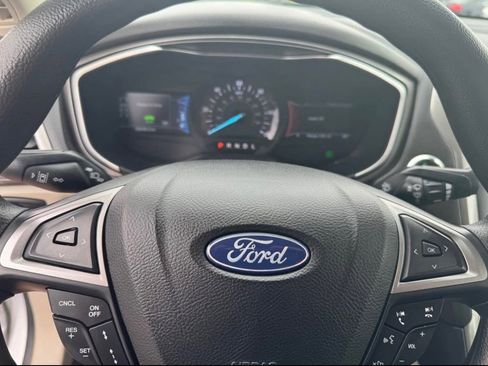 Used 2019 Ford Fusion SE image 8