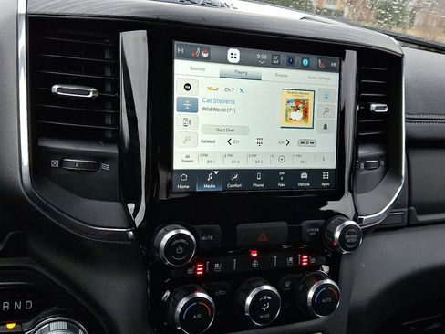 Used 2024 RAM 1500 Laramie image 28