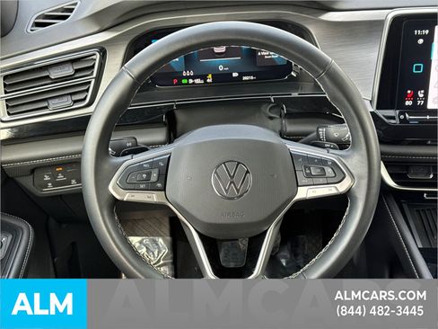 Used 2025 Volkswagen Atlas Cross Sport SE image 29
