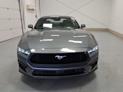 Used 2025 Ford Mustang Coupe RWD image 8