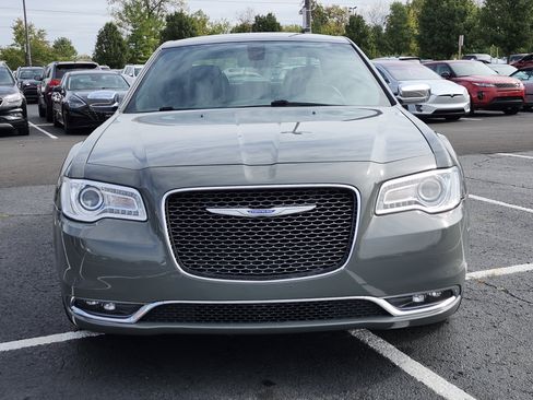 Used 2018 Chrysler 300 Limited image 3