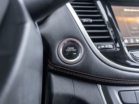 Used 2019 Chevrolet Trax LT w/ LT Convenience Package FWD image 23