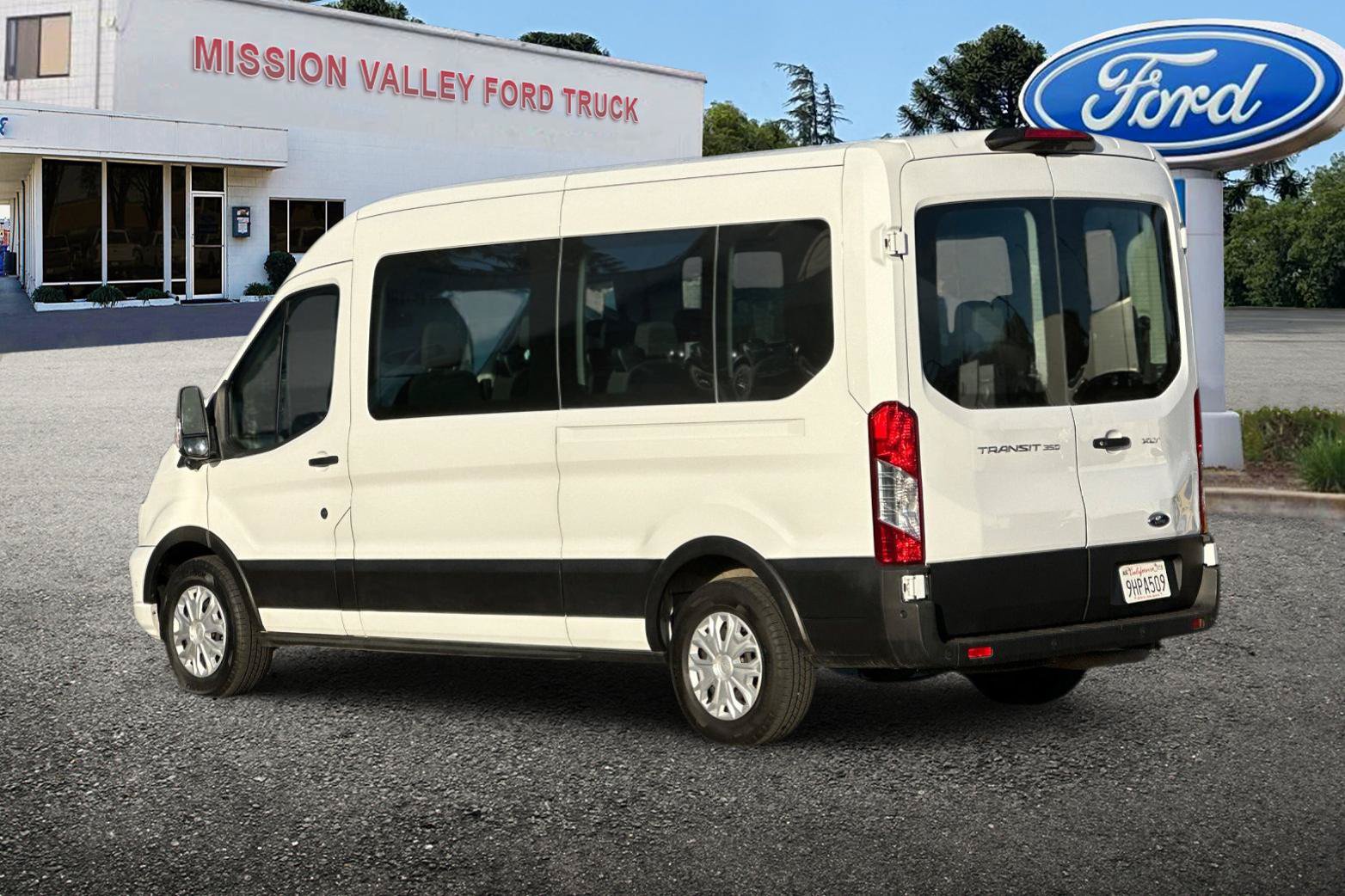 Used 2023 Ford Transit 350 XLT RWD image 5